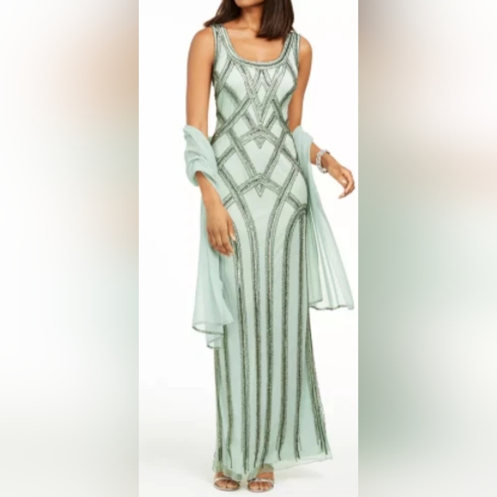 Elegant Green V-Neck Long Sleeve Gown